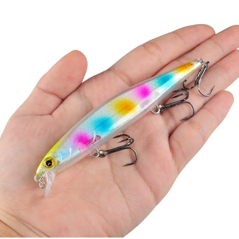 Señuelo de pesca colorido con múltiples ganchos para una captura efectiva