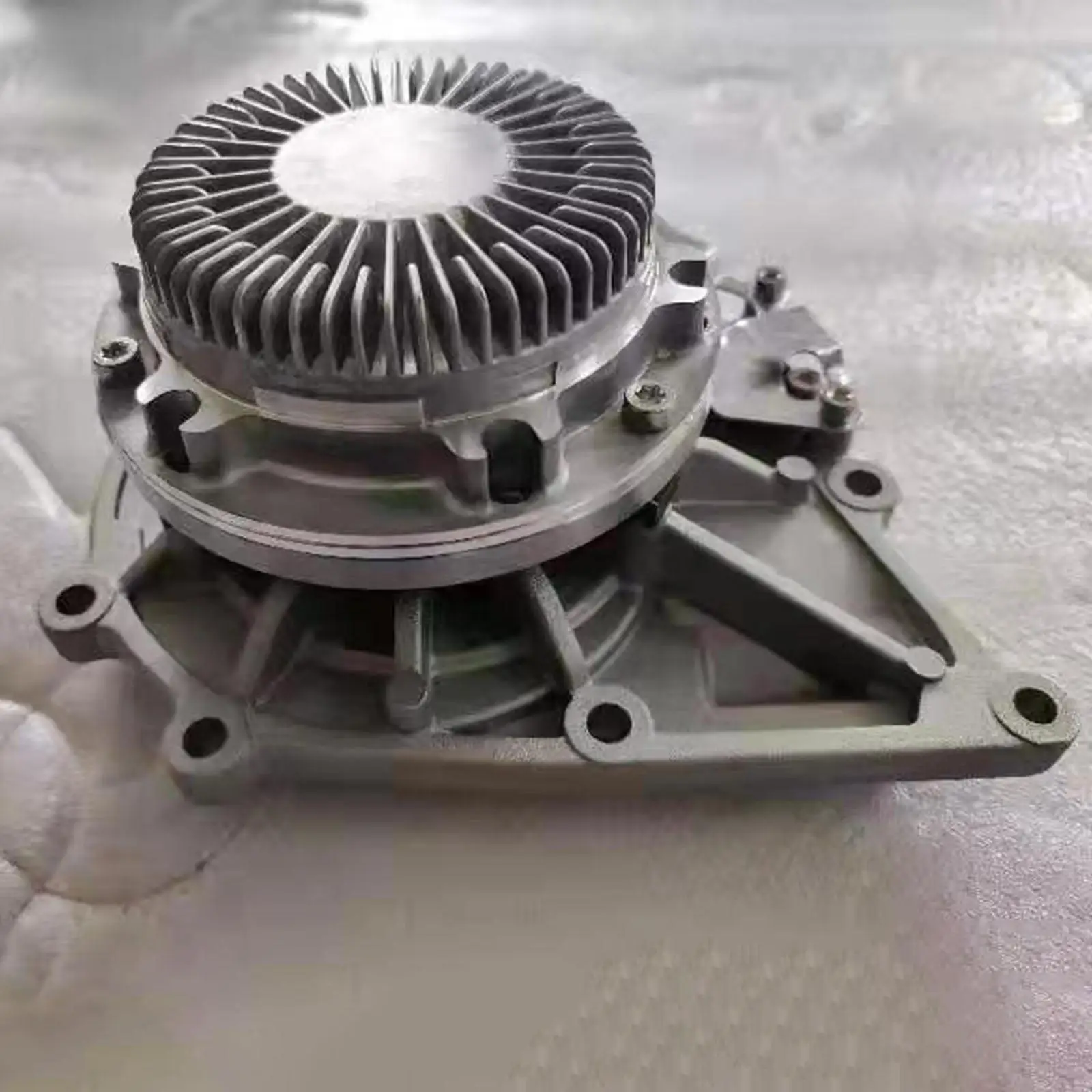 Engine Water Pump Ea4712001101 Professional Parts Fits for Detroit  