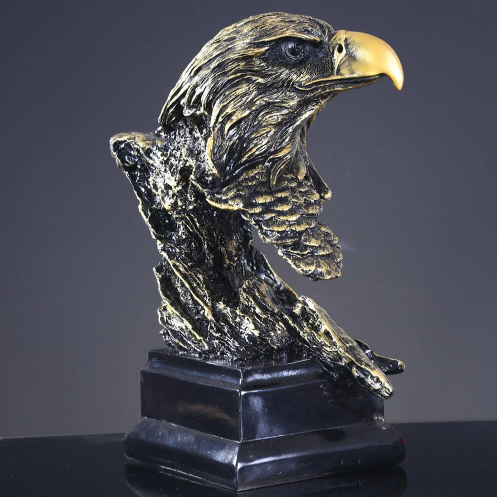 Creative Eagle Statue Collectable Resin Ornament for Wine Cabinet Home Dining Room