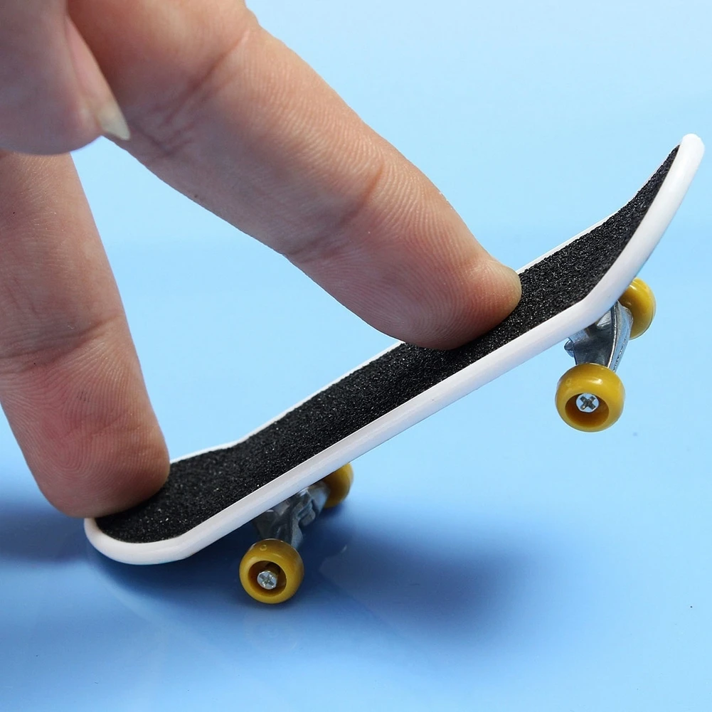 2X Mini Finger Board Skateboard Novelty Kids Boys Girls Toy Gift for Party 