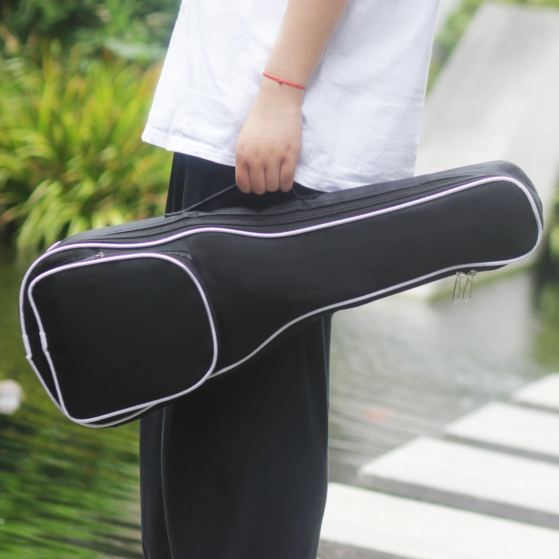 Description Picture 4 of itemPortable 23-inch Ukulele Bag Thickened Waterproof Mini Guitar Oxford Cloth Backpack Hawaiian 4-String Guitar Case Storage Bag