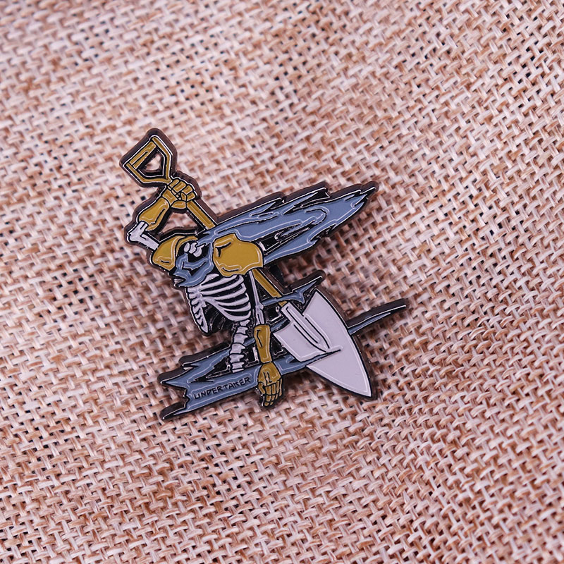 86T Eighty Six Shinei Nouzen Shin Undertaker Juggernaut Mark Headless Skull Emaille Pin Skelett Abzeichen Brosche Schmuck – Detail 4