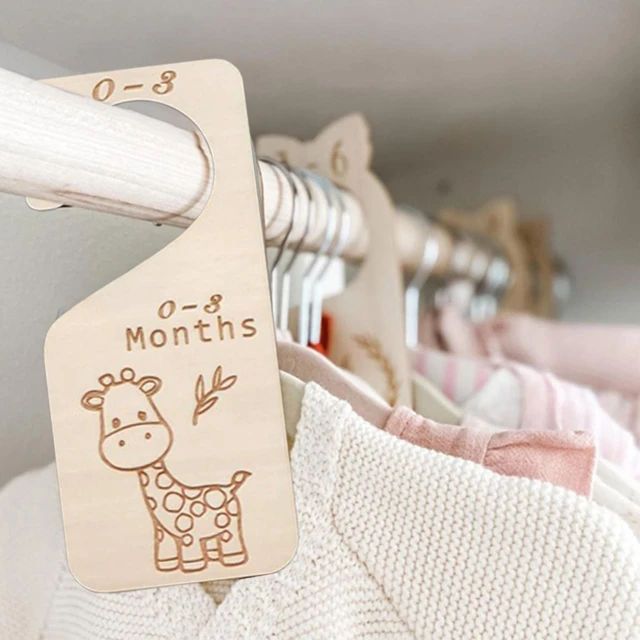 Percha de Madera tallada para ropa de bebé, organizador de 8 piezas,  decoraciones colgantes, divisores de armario, suministros para recién  nacidos - AliExpress