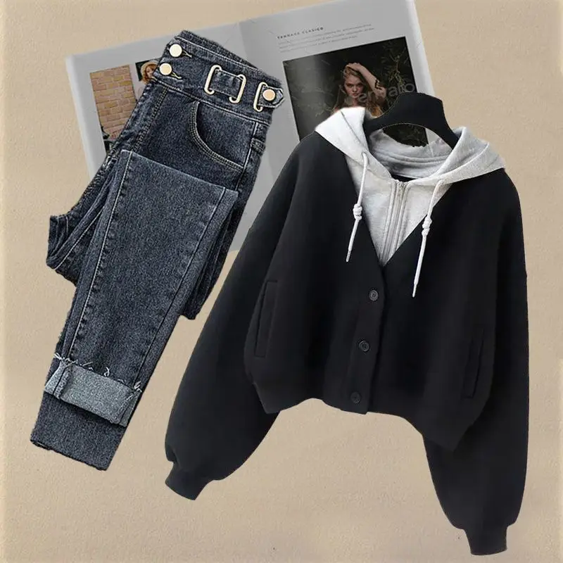 estilo Hepburn, suéter solto, jeans emagrecedor, conjunto
