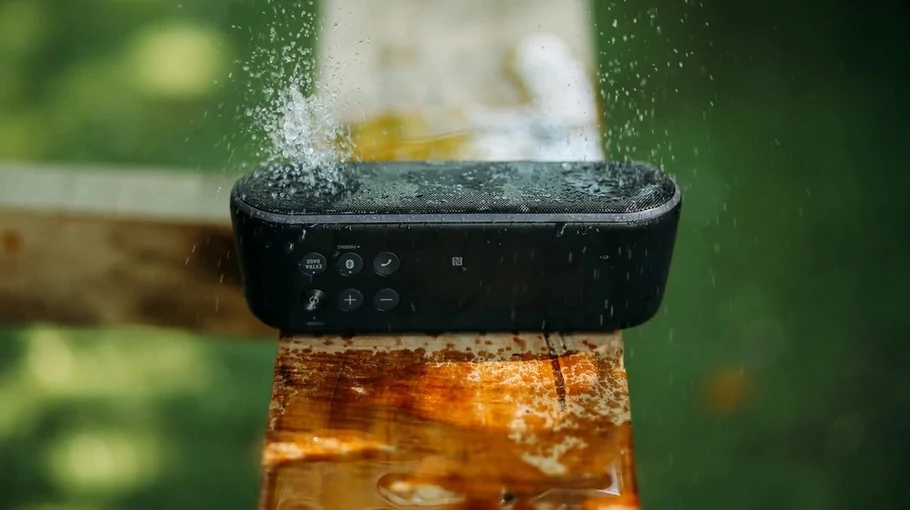 Melhores alto-falantes Bluetooth à prova d'água para músicas explosivas durante qualquer aventura ao ar livre.